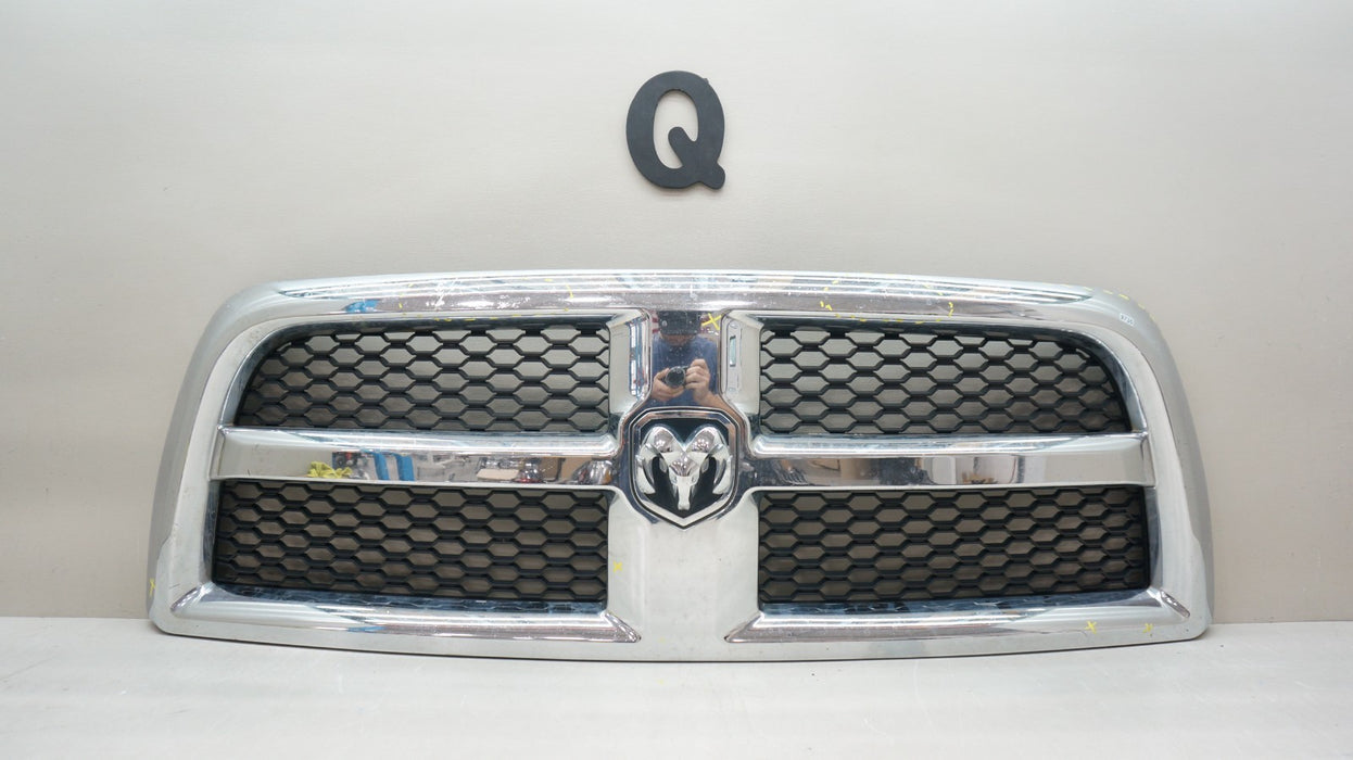 2013-2018 DODGE RAM 2500 3500 FRONT BUMPER RADIATOR GRILLE OEM