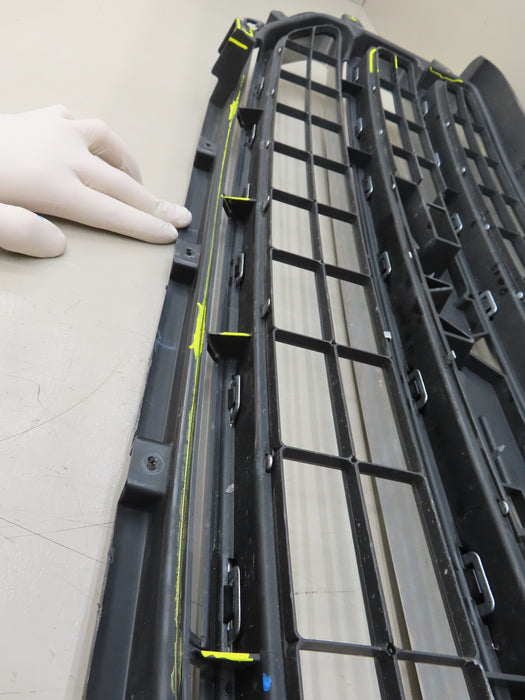 2015-2020 GMC YUKON XL FRONT RADIATOR GRILLE GRILL  OEM