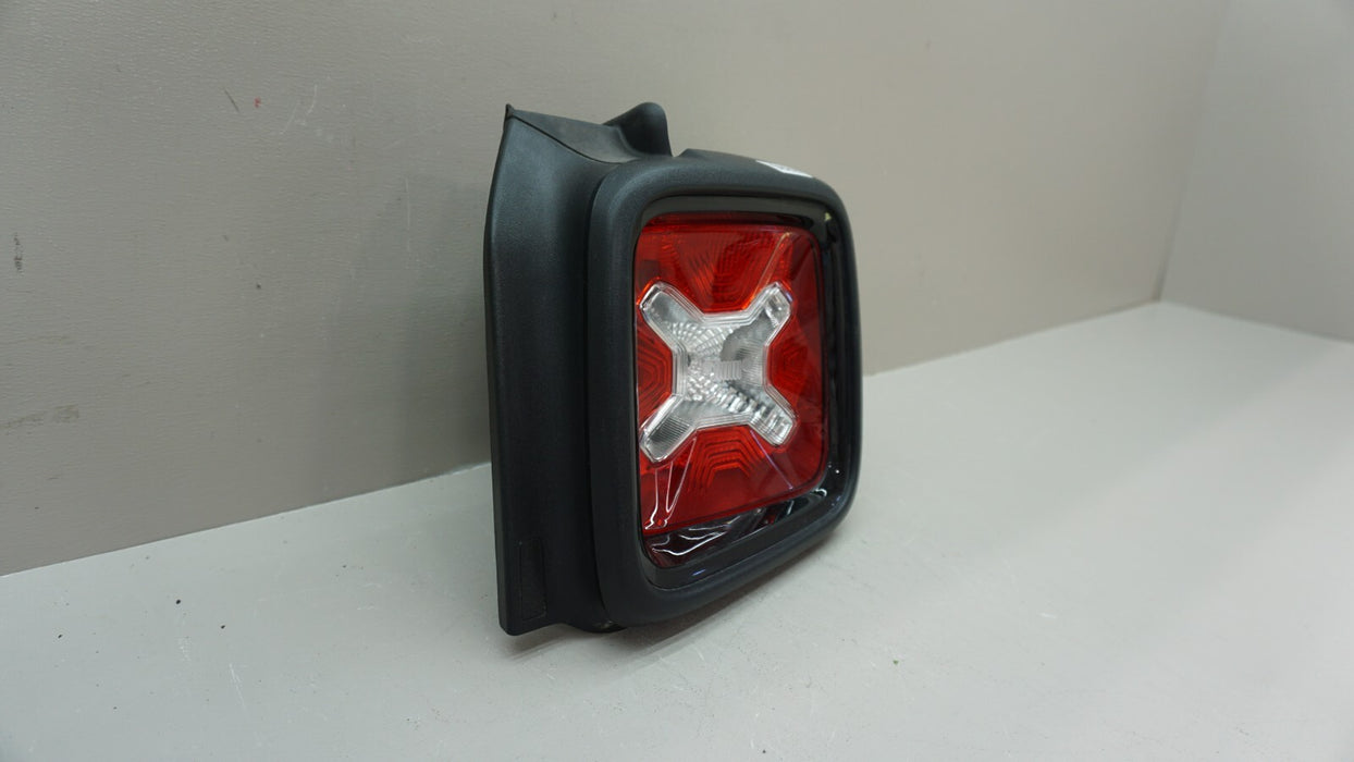 2015-2020 JEEP RENEGADE REAR RIGHT PASSENGER SIDE TAIL LIGHT OEM 15 16 17 18 19