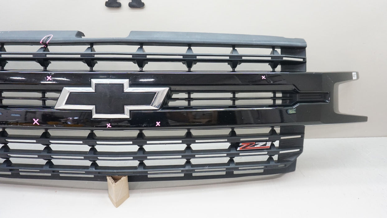 2019-2021 CHEVROLET SILVERADO 1500 FRONT CENTER RADIATOR GRILLE OEM 84128450