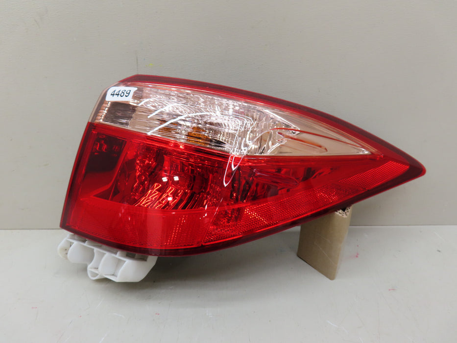 2014-2016 TOYOTA COROLLA REAR RIGHT PASSENGER SIDE TAIL LIGHT OUTER OEM