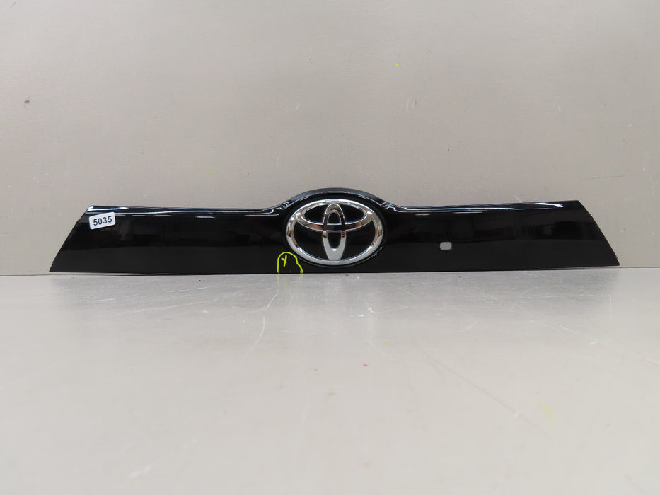 2012 2013 2014 TOYOTA CAMRY REAR RUNK DECK LID MOLDING OEM 76801-0E250