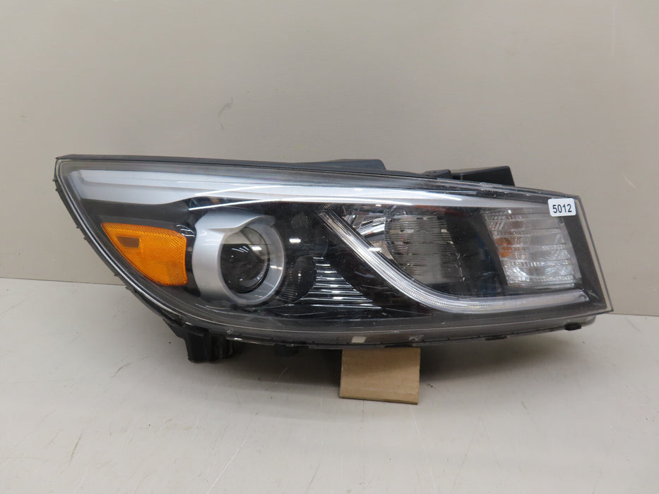 2015-2018 KIA SEDONA FRONT RIGHT PASSENGER SIDE HEADLIGHT OEM 92102-A9