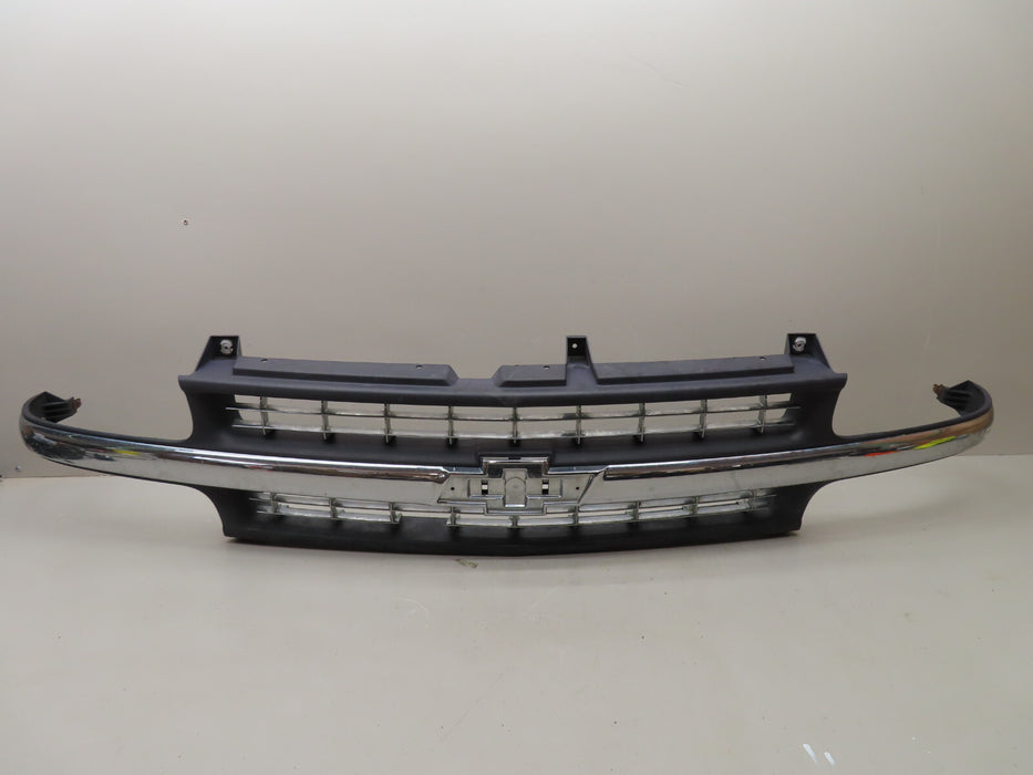 00 01 02 03 04 05 06 CHEVY SUBURBAN TAHOE FRONT UPPER GRILL GRILLE OEM