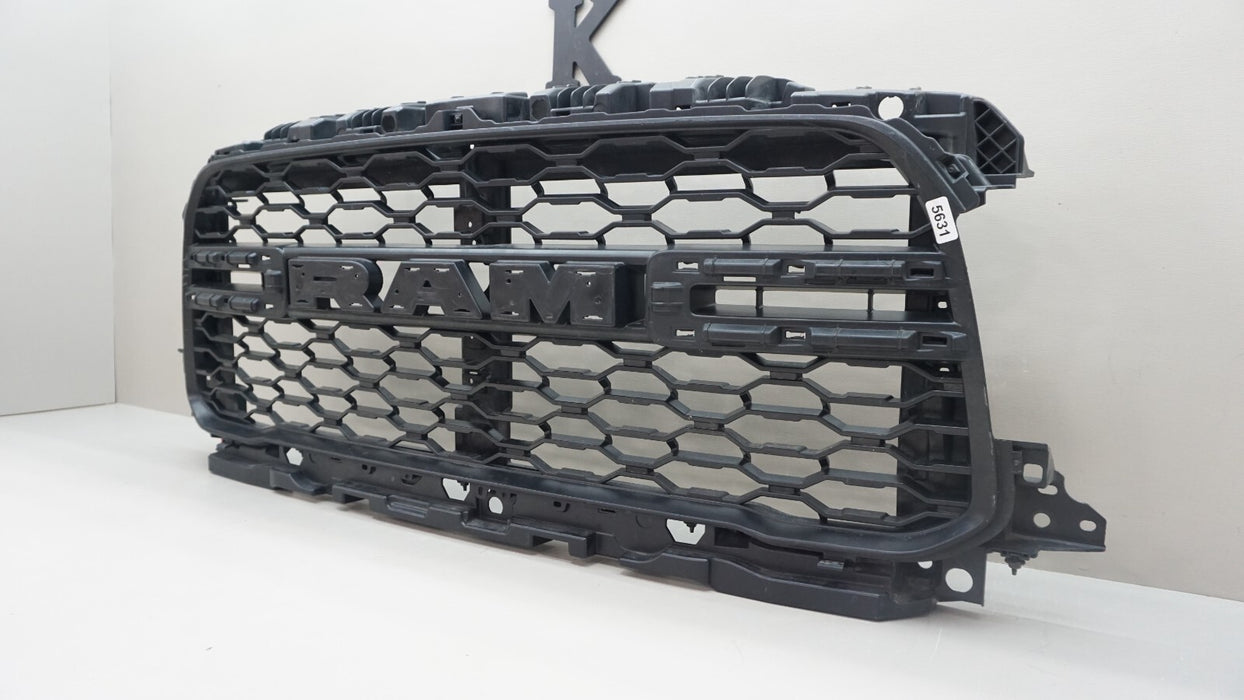 2019-2023 DODGE RAM 2500 3500 FRONT CENTER RADIATOR GRILLE OEM 68386825
