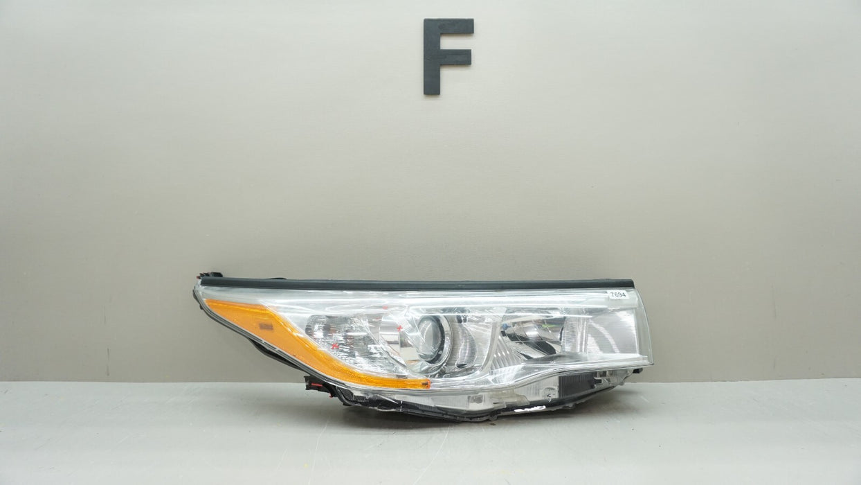 2014-2016 TOYOTA HIGHLANDER RH RIGHT PASSENGER SIDE HALOGEN HEADLIGHT OEM