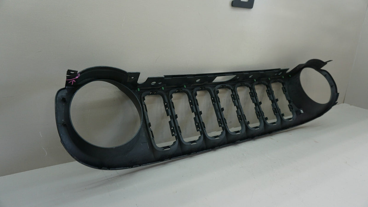 2015-2018 JEEP RENEGADE FRONT BUMPER CENTER GRILL GRILLE OEM 735587825
