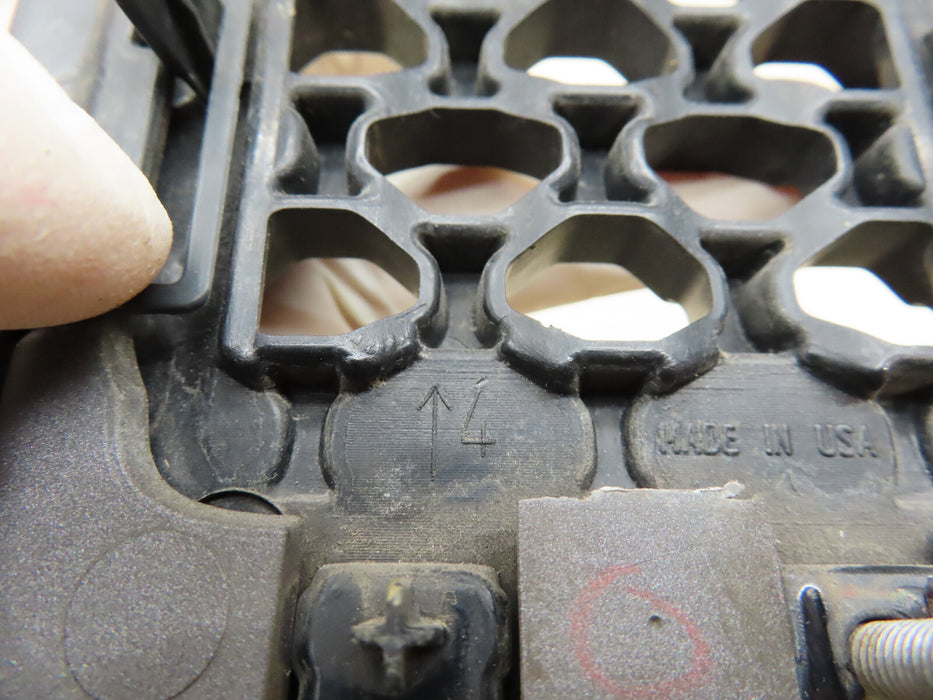 2019-2022 JEEP CHEROKEE FRONT RADIATOR GRILL GRILLE INSERT # 4 OEM