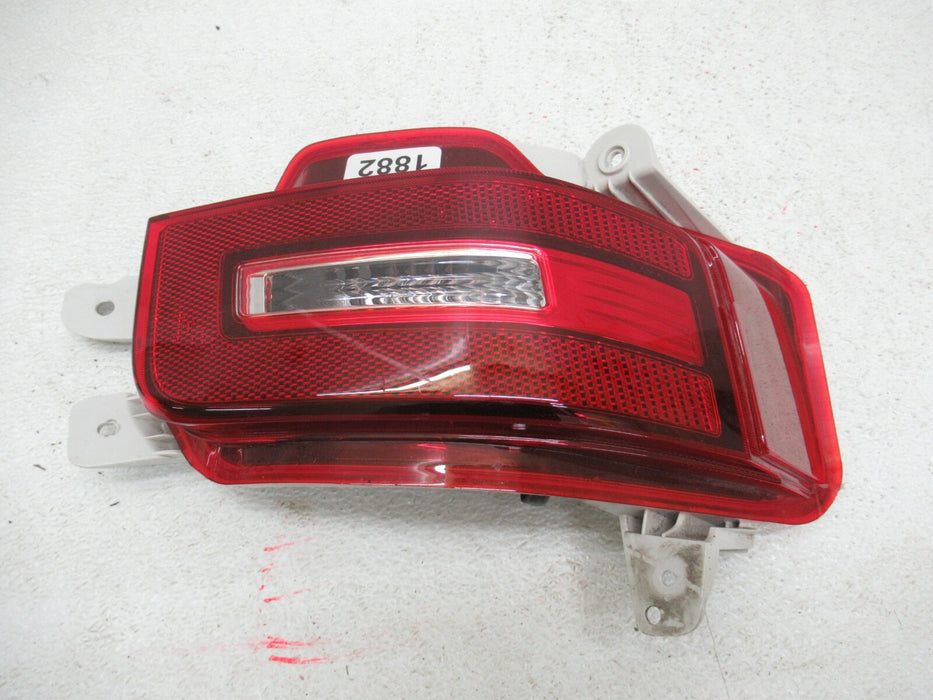 2020 - 2021 HYUNDAI PALISADE REAR PASSENGER SIDE TAIL LIGHT FOG REFLECTOR OEM