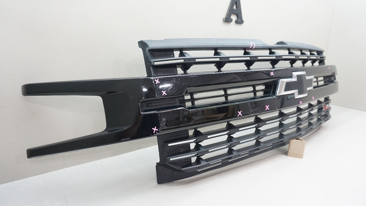 2019-2021 CHEVROLET SILVERADO 1500 FRONT CENTER RADIATOR GRILLE OEM 84128450