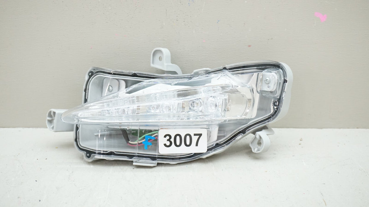 2017-2019 TOYOTA COROLLA FRONT LEFT DRIVER SIDE FOG LIGHT OEM