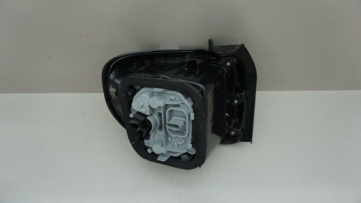 2015-2020 JEEP RENEGADE REAR RIGHT PASSENGER SIDE TAIL LIGHT OEM 15 16 17 18 19