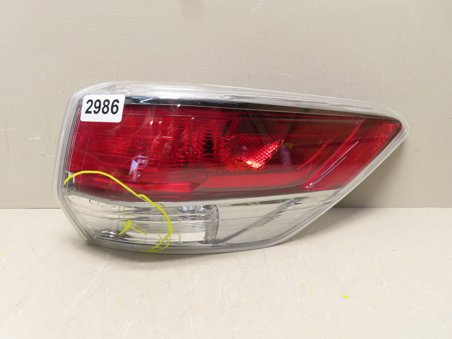 2014 2015 2016 TOYOTA HIGHLANDER REAR RIGHT TAIL LIGHT OEM OUTER HALOGEN
