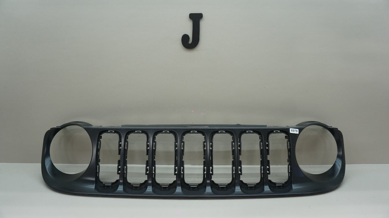 2015-2018 JEEP RENEGADE FRONT UPPER MAIN GRILLE 735587825 OEM 15 16 17 18