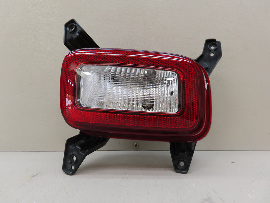 2020-2023 HYUNDAI VENUE REAR RIGHT PASSENGER SIDE BACKUP TAIL LIGHT OEM