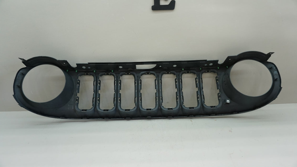 2015-2018 JEEP RENEGADE FRONT BUMPER CENTER GRILL GRILLE OEM 735587825