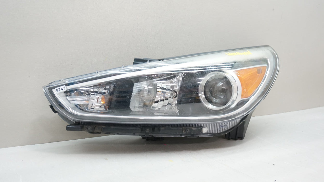 2018-2020 HYUNDAI ELANTRA GT FRONT LEFT SIDE HALOGEN HEADLIGHT OEM 92101-G30