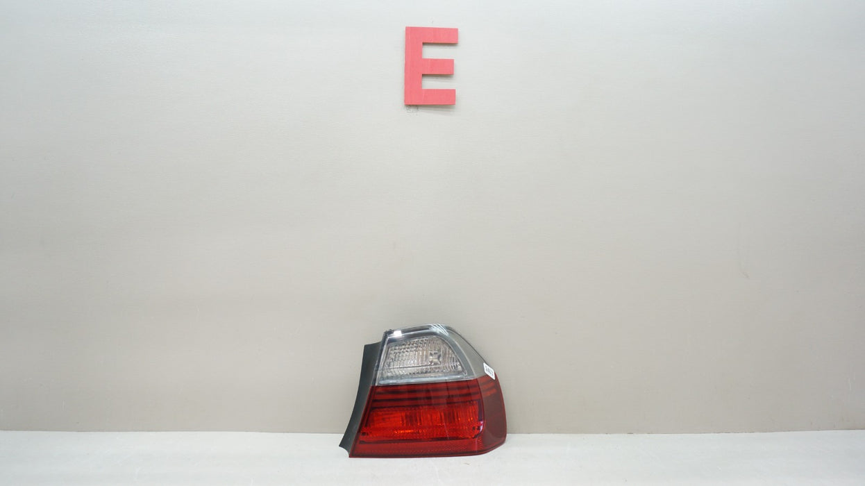2006-2008 BMW 3-SERIES E90 REAR RIGHT PASSENGER SIDE TAIL LIGHT OEM