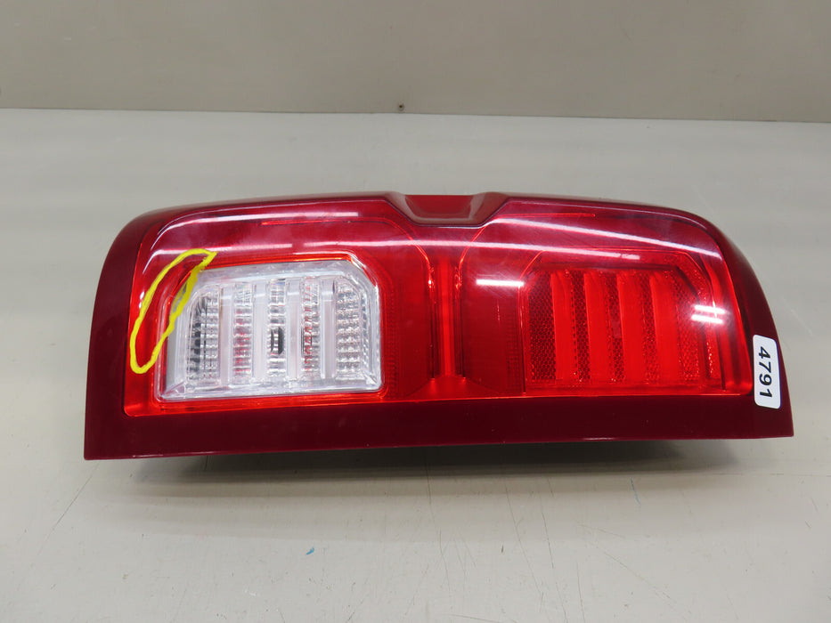 2016-2018 CHEVROLET SILVERADO 1500 REAR LEFT DRIVER SIDE TAIL LIGHT OEM 84066478