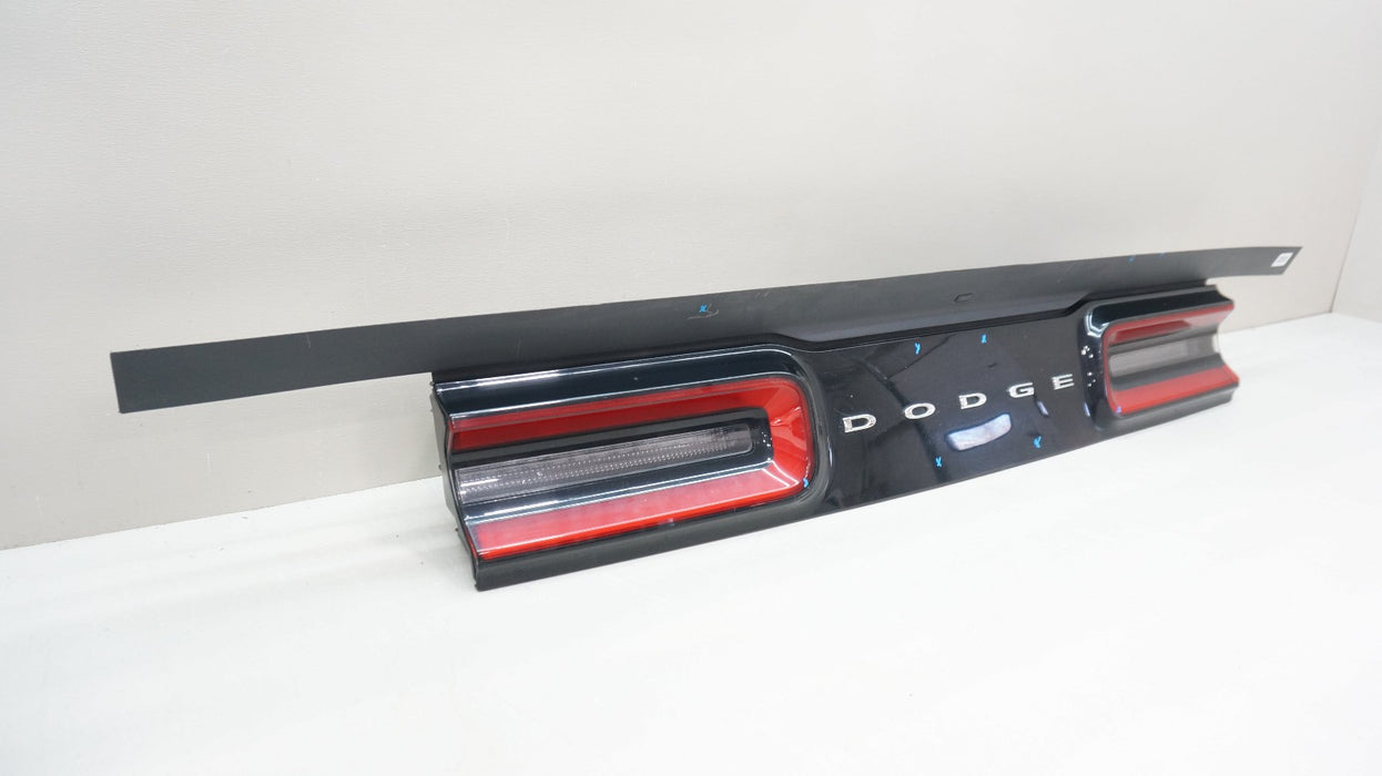 2015-2023 DODGE CHALLENGER REAR CENTER TAIL LIGHT 68404882AA OEM