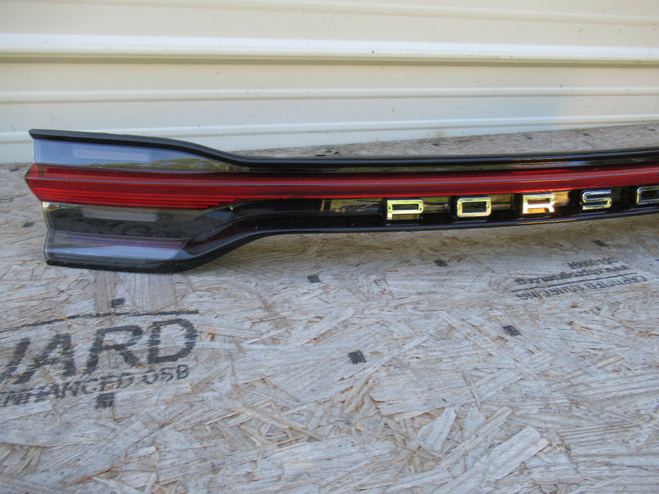 2019 2020 PORSCHE MACAN REAR CENTER TAILLIGHT LAMP OEM