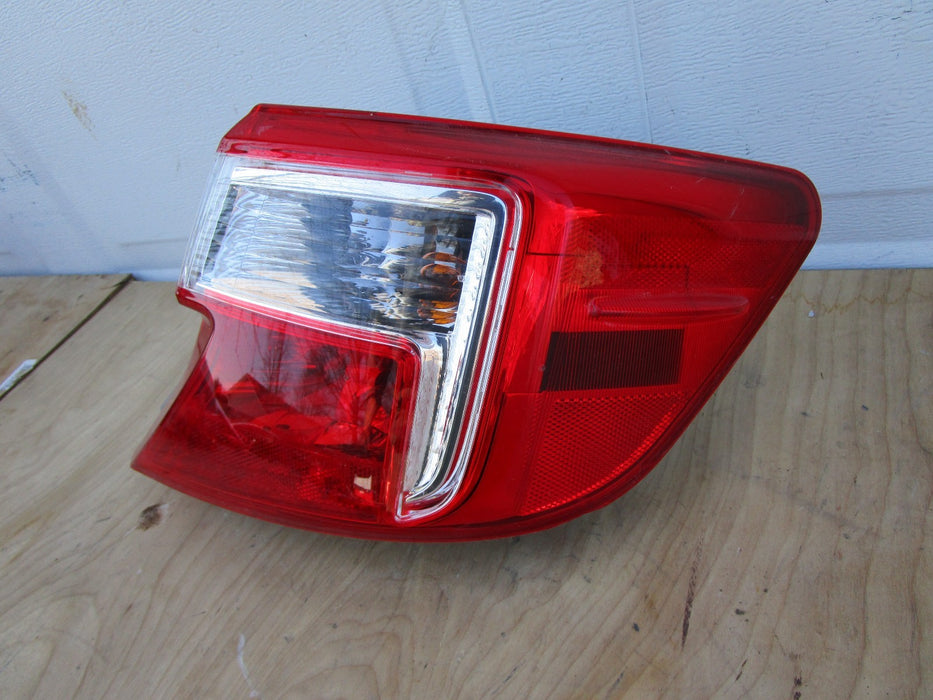 2012-2014 TOYOTA CAMRY REAR RIGHT PASSENGER SIDE TAIL LIGHT OUTER OEM