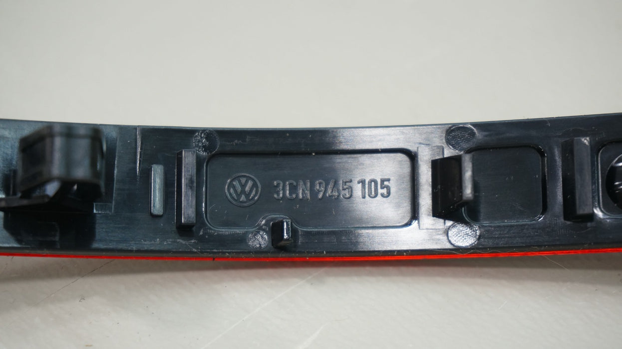 2021-2025 VOLKSWAGEN ATLAS REAR LEFT OUTER BUMPER REFLECTOR LIGHT OEM 3CN945105