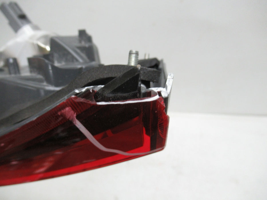 2017 - 2019 TOYOTA HIGLANDER REAR PASSENGER SIDE TAIL LIGHT BRAKE STOP LAMP OEM