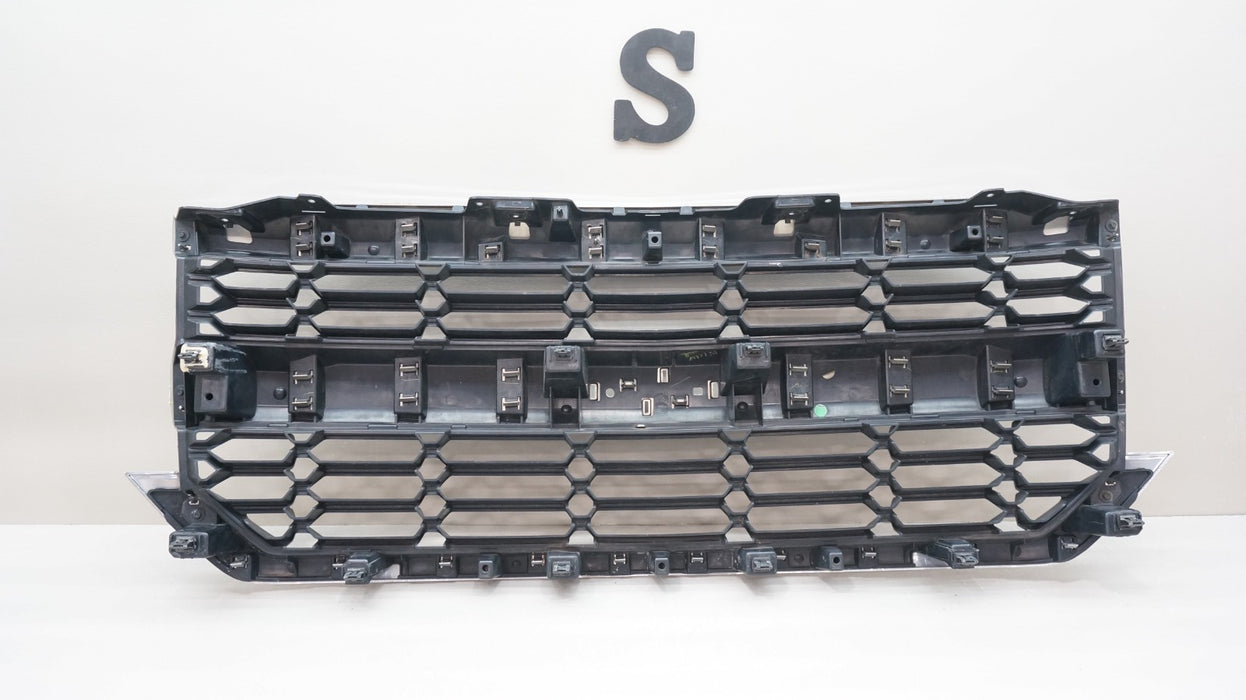 2016-2018 CHEVROLET SILVERADO 1500 FRONT BUMPER RADIATOR GRILLE OEM 2338604