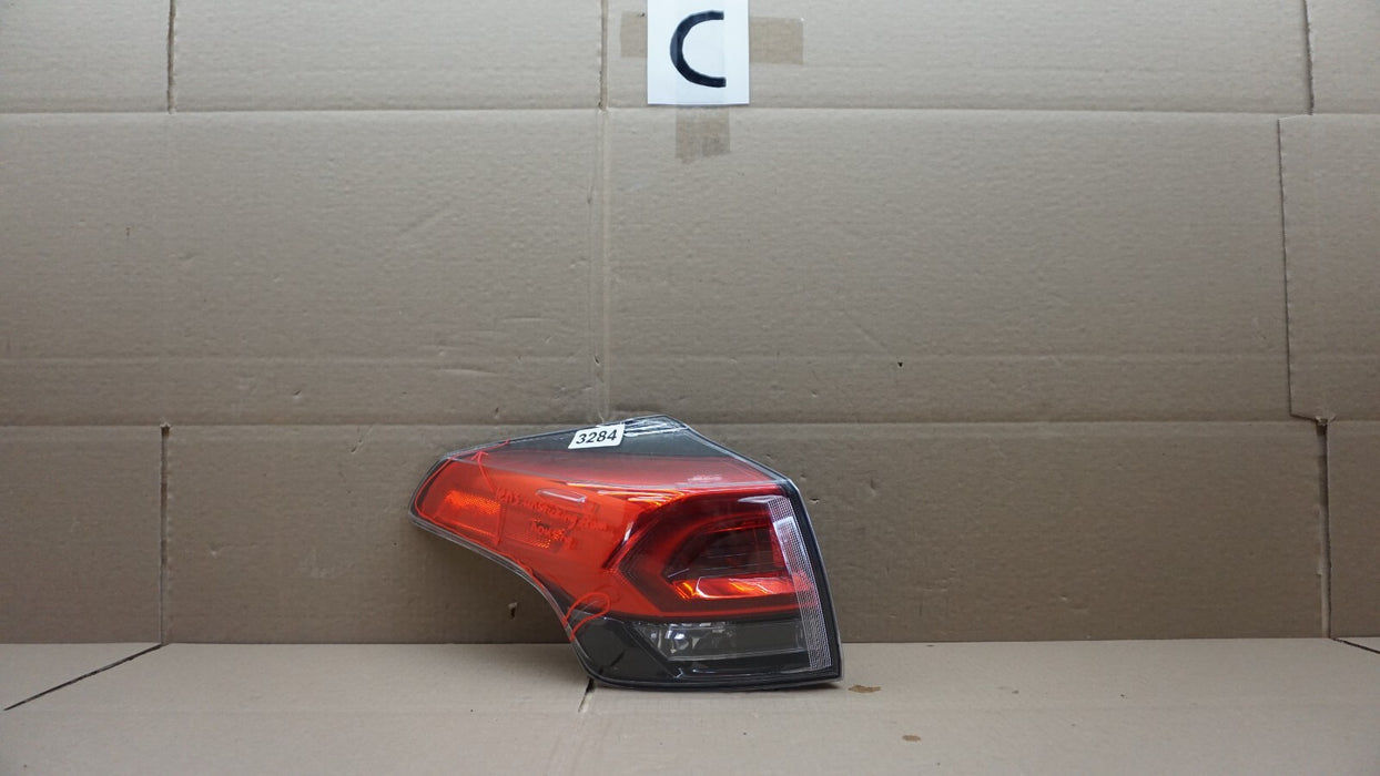 2016-2018 TOYOTA RAV4 RAV-4 REAR LEFT DRIVER SIDE OUTER TAILLIGHT TAILLAMP OEM