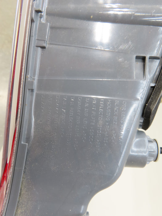 2021 2022 HYUNDAI ELANTRA REAR CENTER TAIL LIGHT LIFT GATE OEM LED 92409-AB000