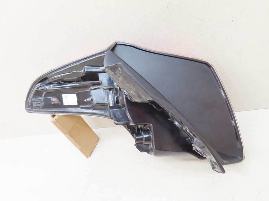 2016-2018 TOYOTA RAV4 REAR RIGHT PASSENGER SIDE OUTER TAIL LIGHT OEM 81550-42211
