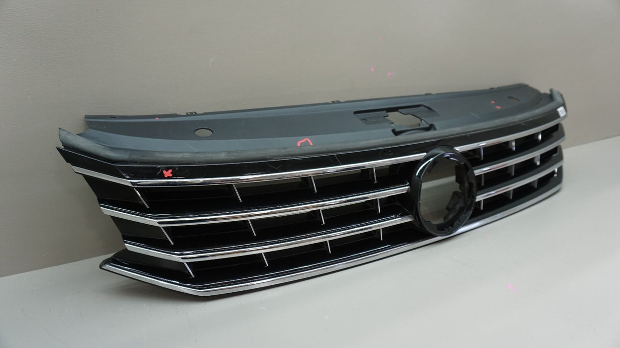 2016-2019 VOLKSWAGEN PASSAT FRONT UPPER MAIN GRILLE 516853653C OEM