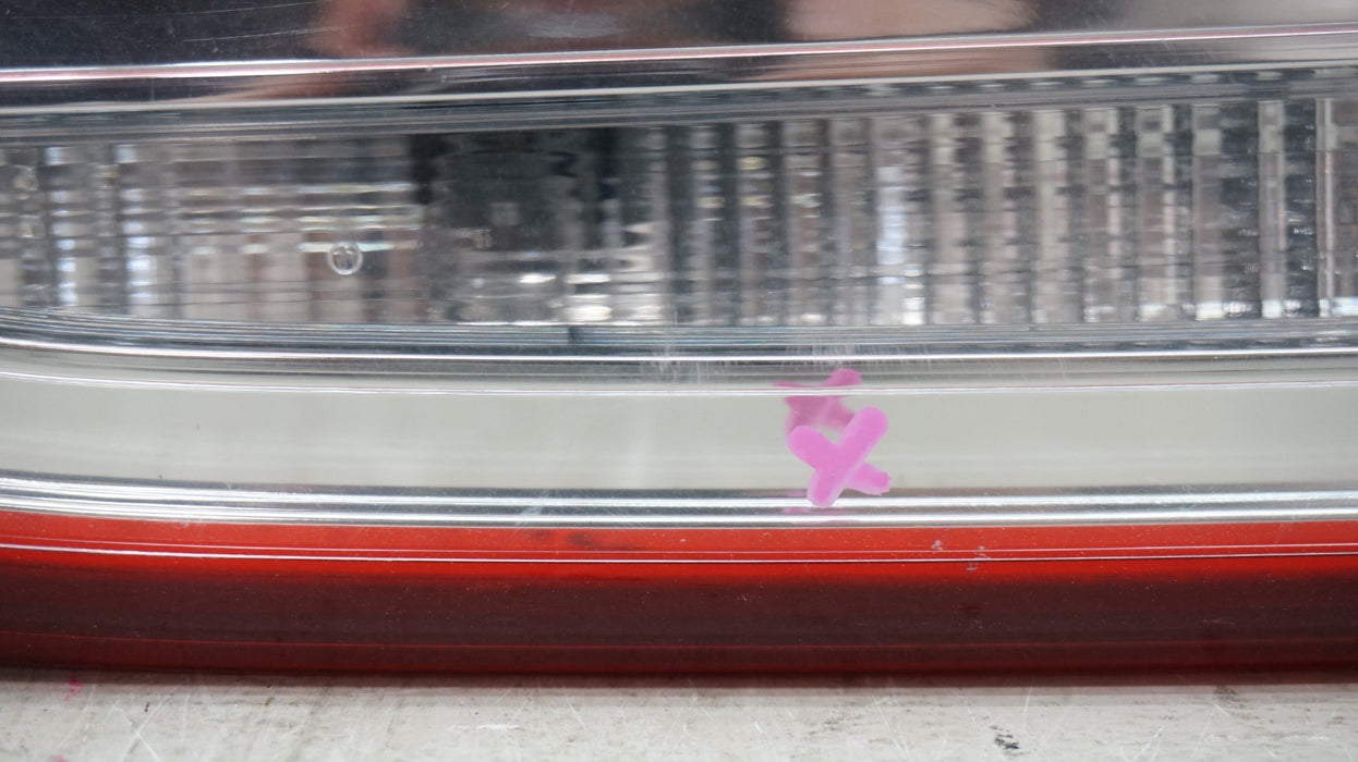 2016-2018 KIA SORENTO REAR RIGHT PASSENGER SIDE INNER TAIL LIGHT OEM