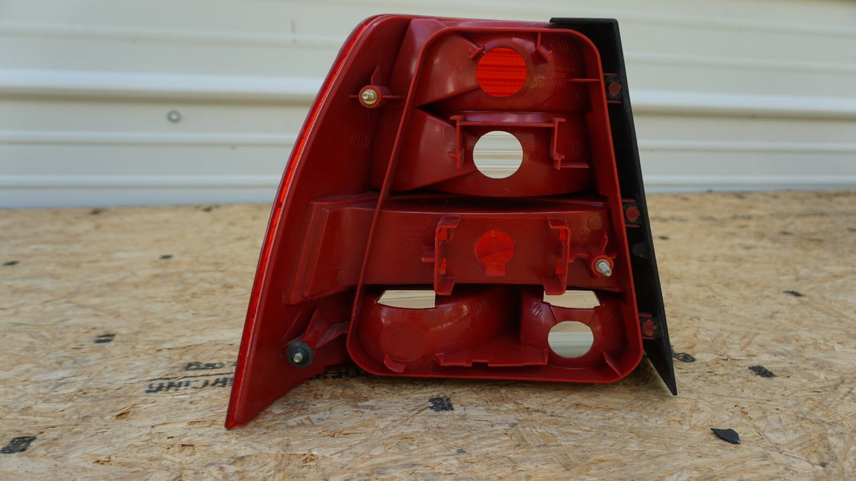 2004 2005 VW VOLKSWAGEN JETTA RIGHT REAR TAILLIGHT OEM