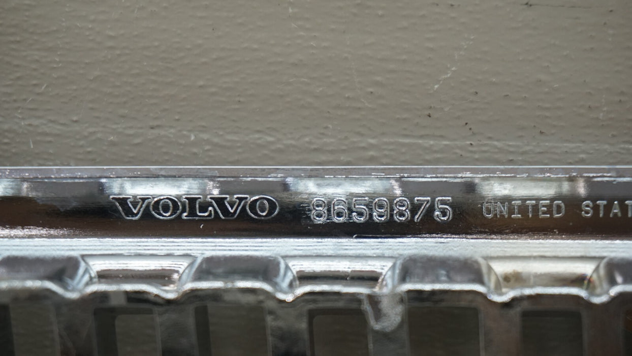 2001-2004 VOLVO V70 FRONT BUMPER RADIATOR GRILLE GRILL W/ EMBLEM OEM 8659875