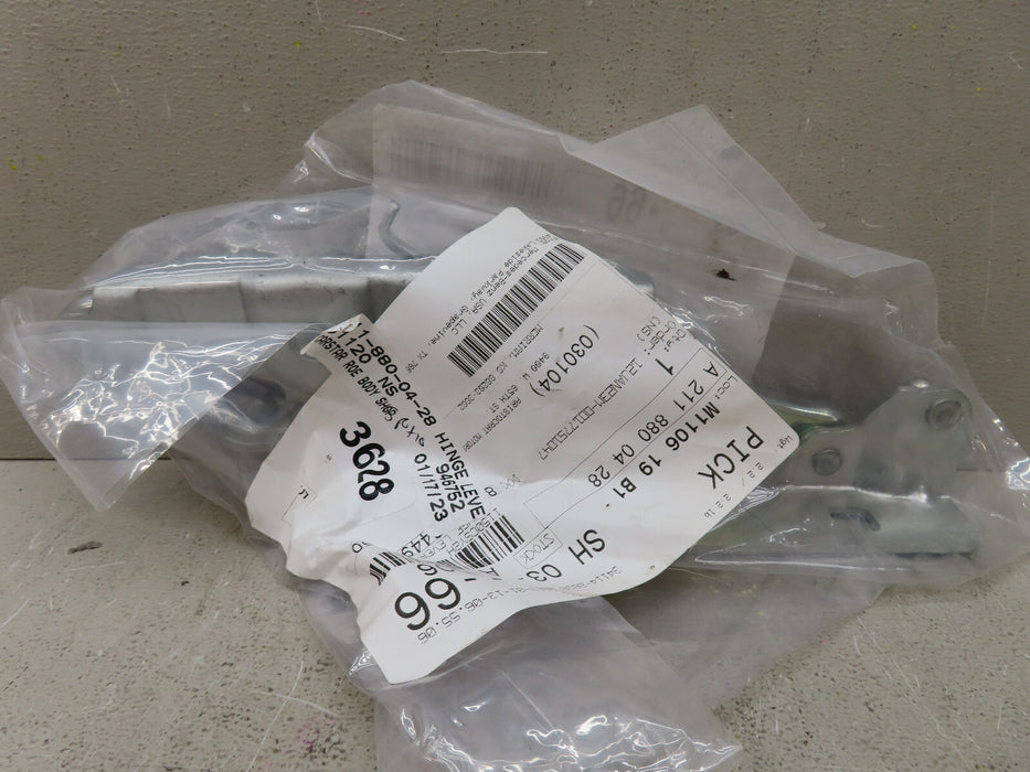 GENUINE MERCEDES-BENZ W211 FRONT RIGHT PASSENGER HOOD BONNET HINGE 2118800428
