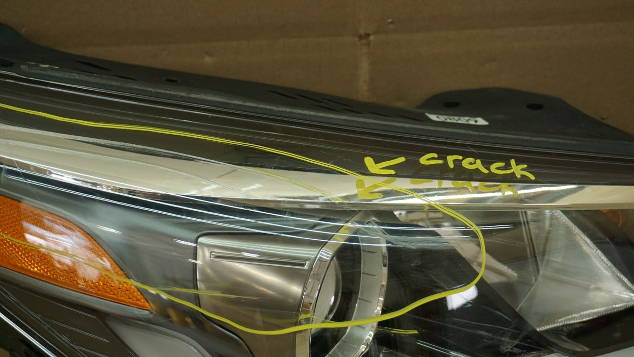 2017-2019 HYUNDAI SANTA FE FRONT RIGHT PASSENGER SIDE HEADLIGHT HALOGEN OEM