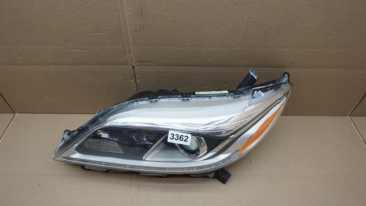 2015-2018 TOYOTA SIENNA FRONT LEFT DRIVER SIDE HEADLIGHT HEADLAMP HALOGEN OEM