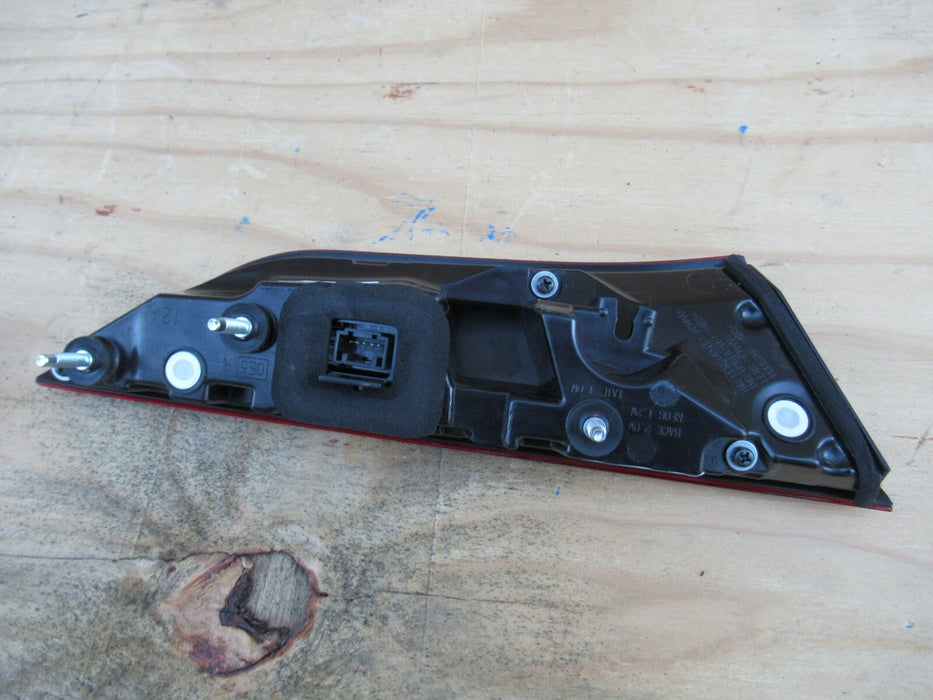 2017 - 2019 INFINITI Q60 RIGHT PASSENGER SIDE TAIL LIGHT STOP BRAKE LAMP OEM