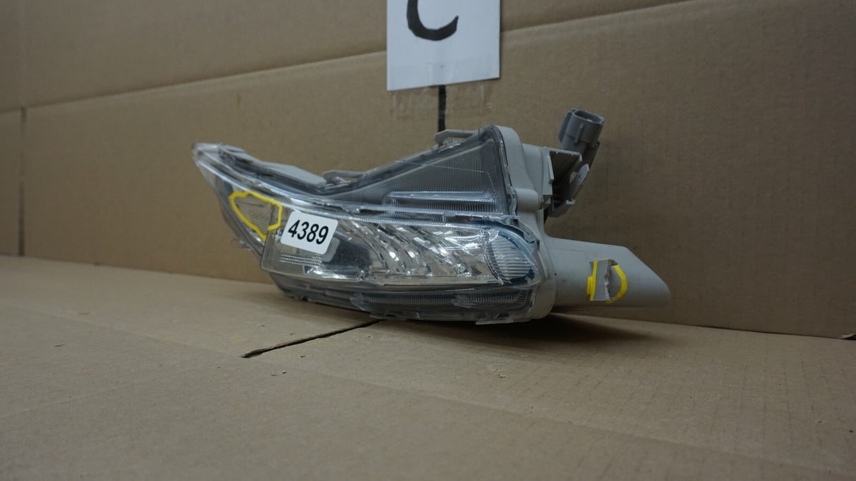 2015-2017 TOYOTA CAMRY FRONT RIGHT PASSENGER SIDE TURN SIGNAL LIGHT OEM 15 16 17