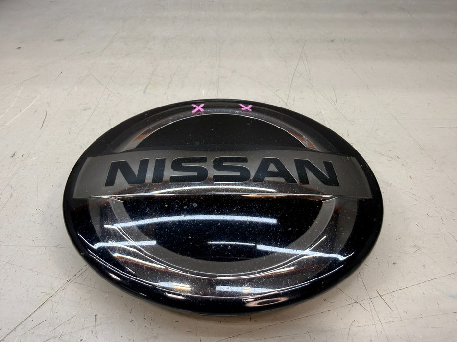2017-2023 NISSAN KICKS ROGUE FRONT GRILLE EMBLEM OEM 62890-7FM0A