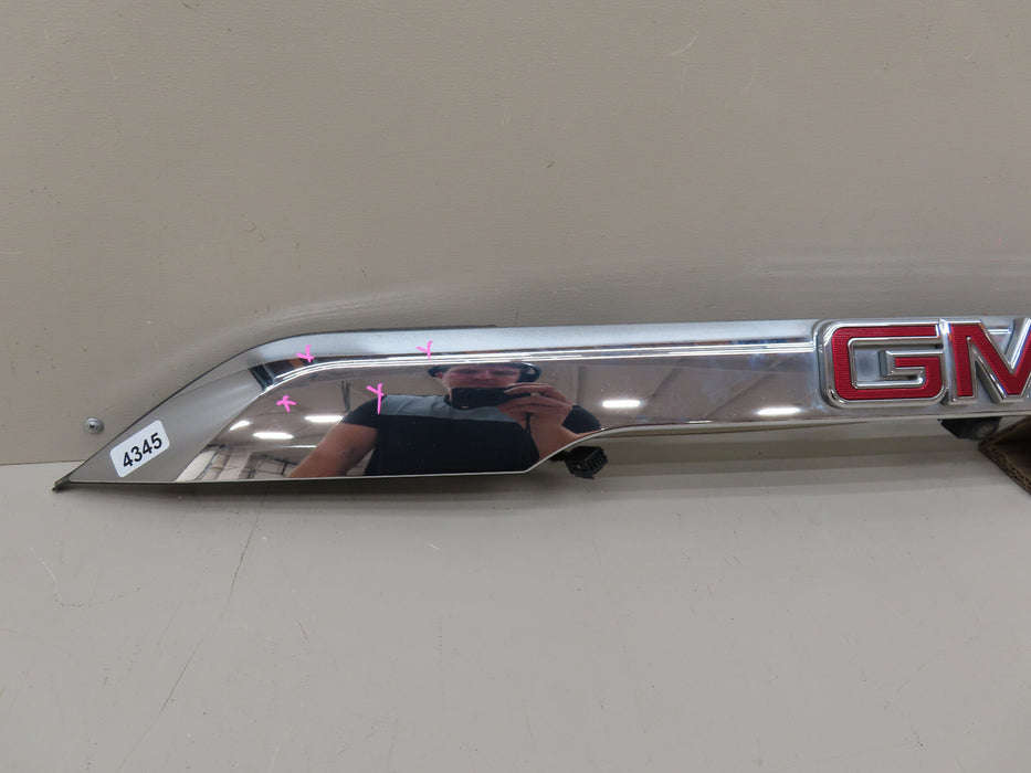 2017-2018 GMC ACADIA REAR TRUNK LIFTGATE MOLDING TRIM CHROME W/ CAMERA OEM