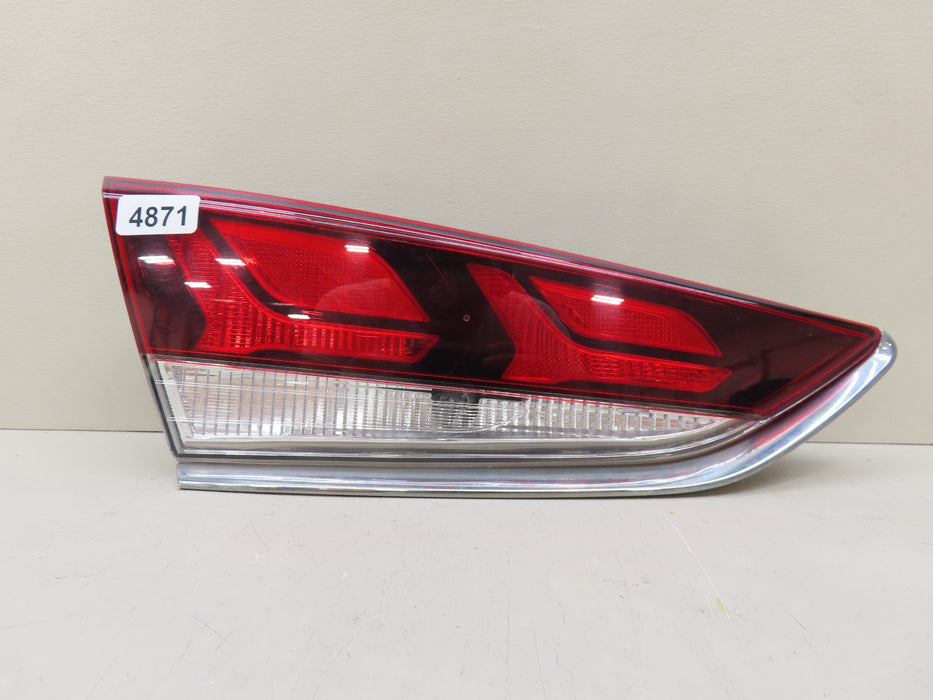 2018-2019 HYUNDAI SONATA REAR RIGHT PASSENGER INNER TAIL LIGHT OEM 92403C2500