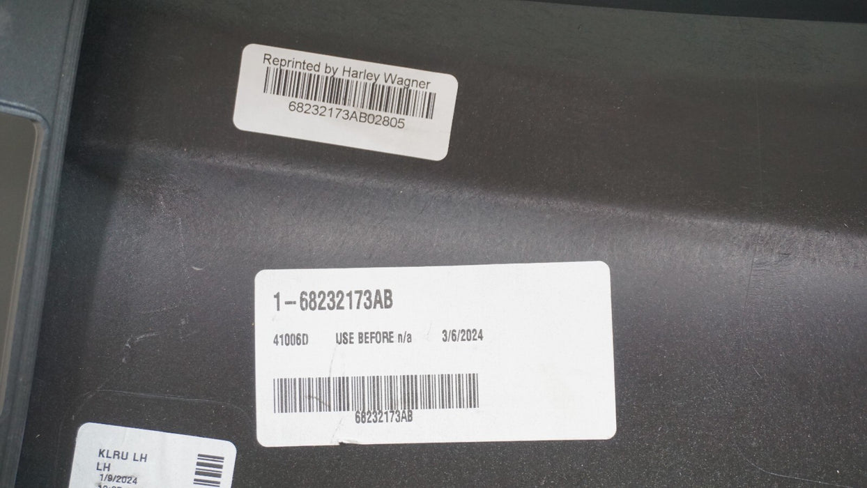2014-2018 JEEP CHEROKEE REAR LEFT DRIVERS SIDE BUMPER END CAP 5LT16TRMAA OEM