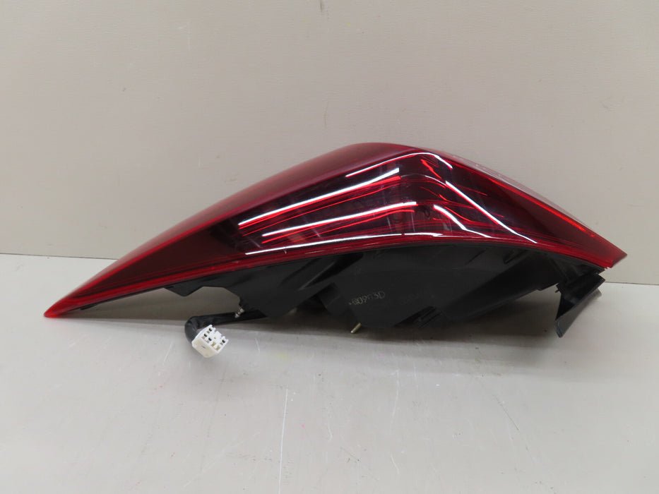 2019-2020 HYUNDAI ELANTRA  RIGHT PASSENGER SIDE OUTER TAIL LIGHT OEM 92402-F2