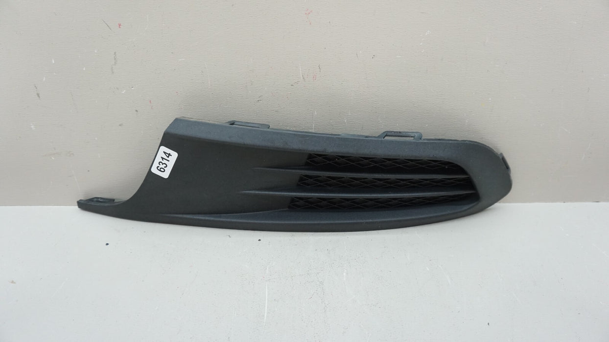 2015-2016 VOLKSWAGEN JETTA FRONT LEFT DRIVERS SIDE FOG LIGHT COVER TRIM OEM