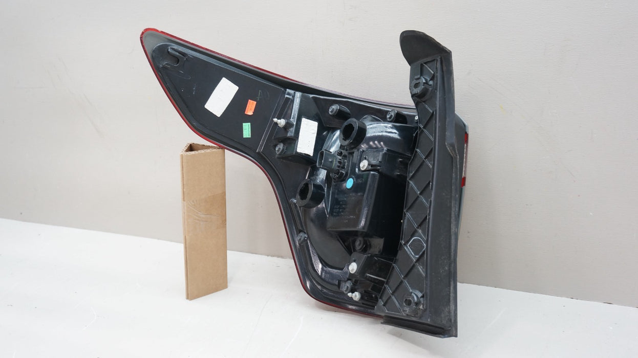 2016-2019 FORD EXPLORER REAR RIGHT PASSENGER SIDE TAIL LIGHT OEM