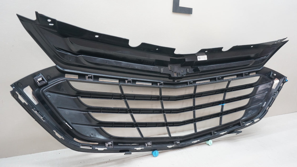 2018-2021 CHEVROLET EQUINOX FRONT BUMPER RADIATOR GRILLE OEM 84150746