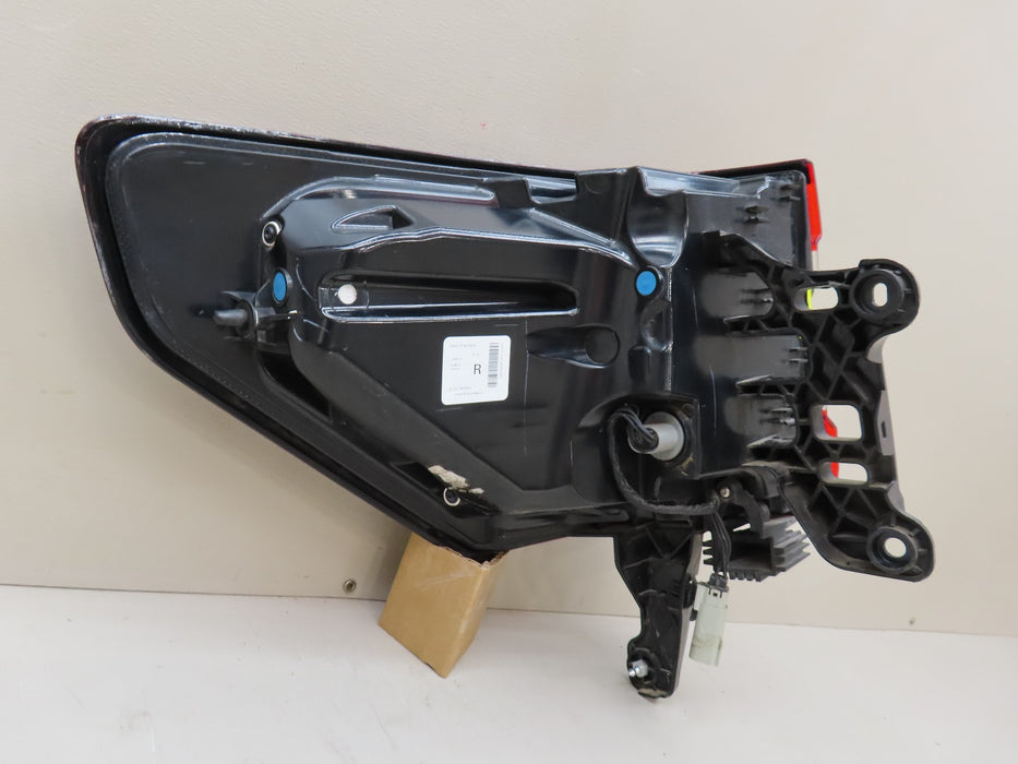 2018-2021 LINCOLN NAVIGATOR REAR RIGHT PASSENGER TAIL LIGHT OUTER OEM PARTS ONLY